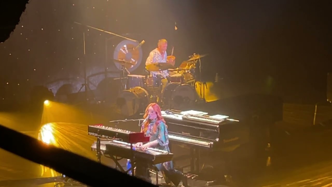 Tori Amos - A Sorta Fairytale (with Building a Mystery interlude)