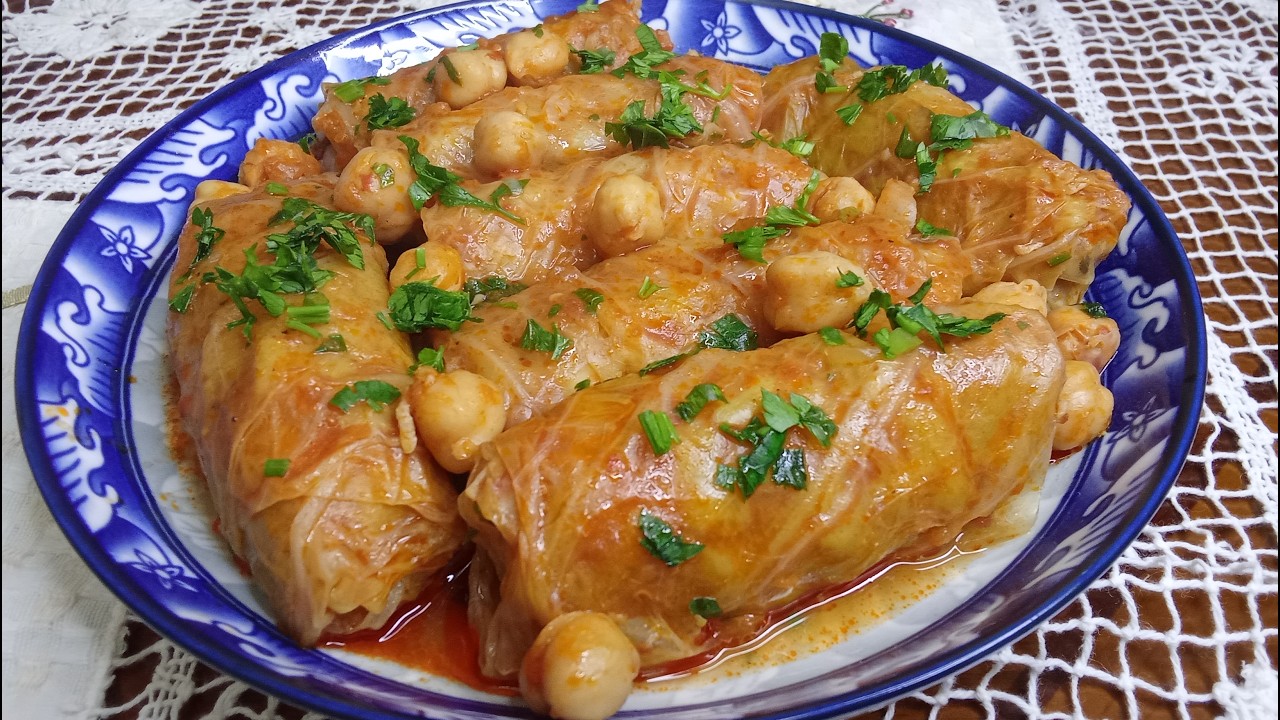 حرتي واش طيبي 💥 ملفوف الكرنب (محشي الكرنب) مرقة حمراء مجمر ومعمر بالبنة على الطريقة الجزائرية 🇩🇿