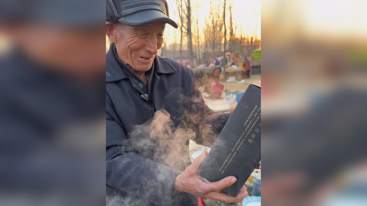 临沂炒鸡 今天在大集上让拿手大爷给我做个临沂炒鸡，然后我们爷俩一起喝两杯！