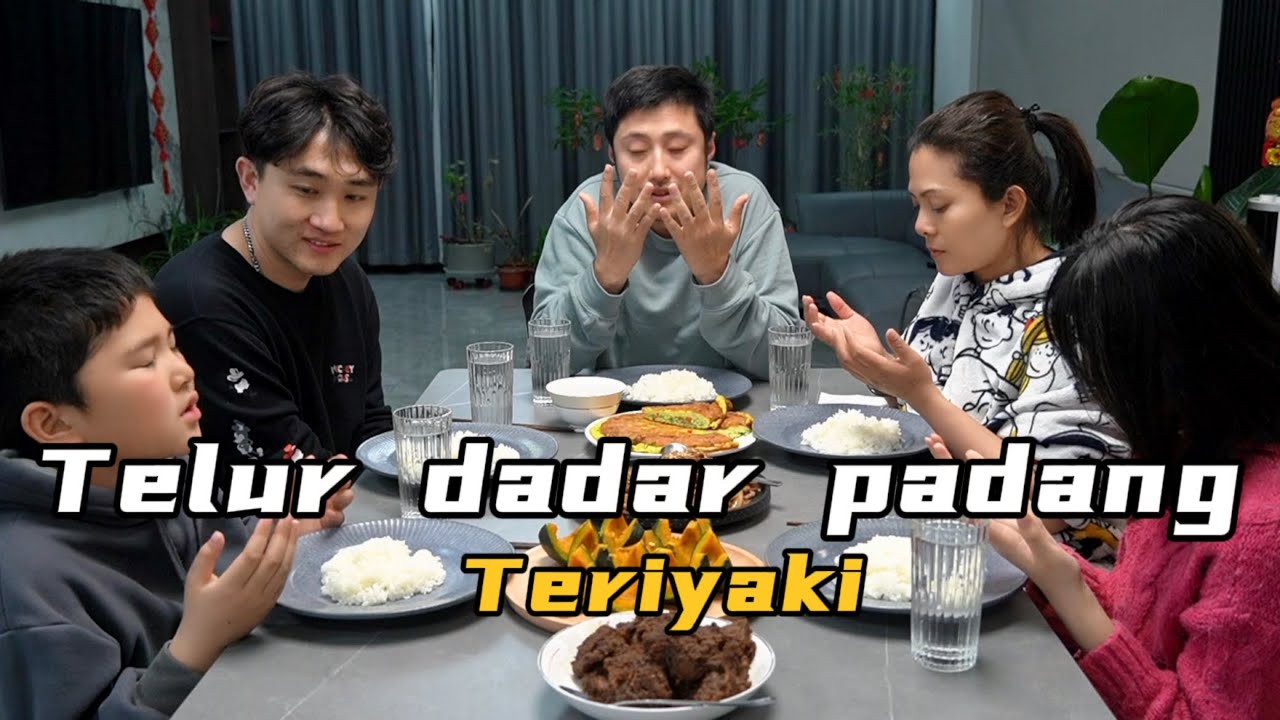 ALAHAMDULILAH INI PERTAMA AILIN MAKAN SAHUR,MAMA MASAKIN TELOR DADAR DAN TERIYAKI KESUKAANNYA