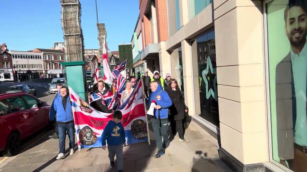 Flagmenofderby march through Derby city centre and come to a halt outside the derby 🏨 @IlsonReports