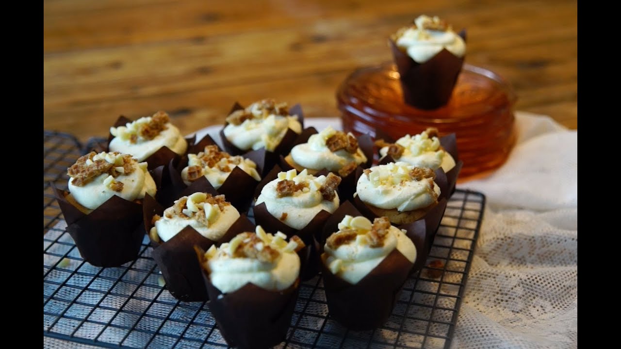 Mini stroopwafelcakejes met mascarponetopping van Danna