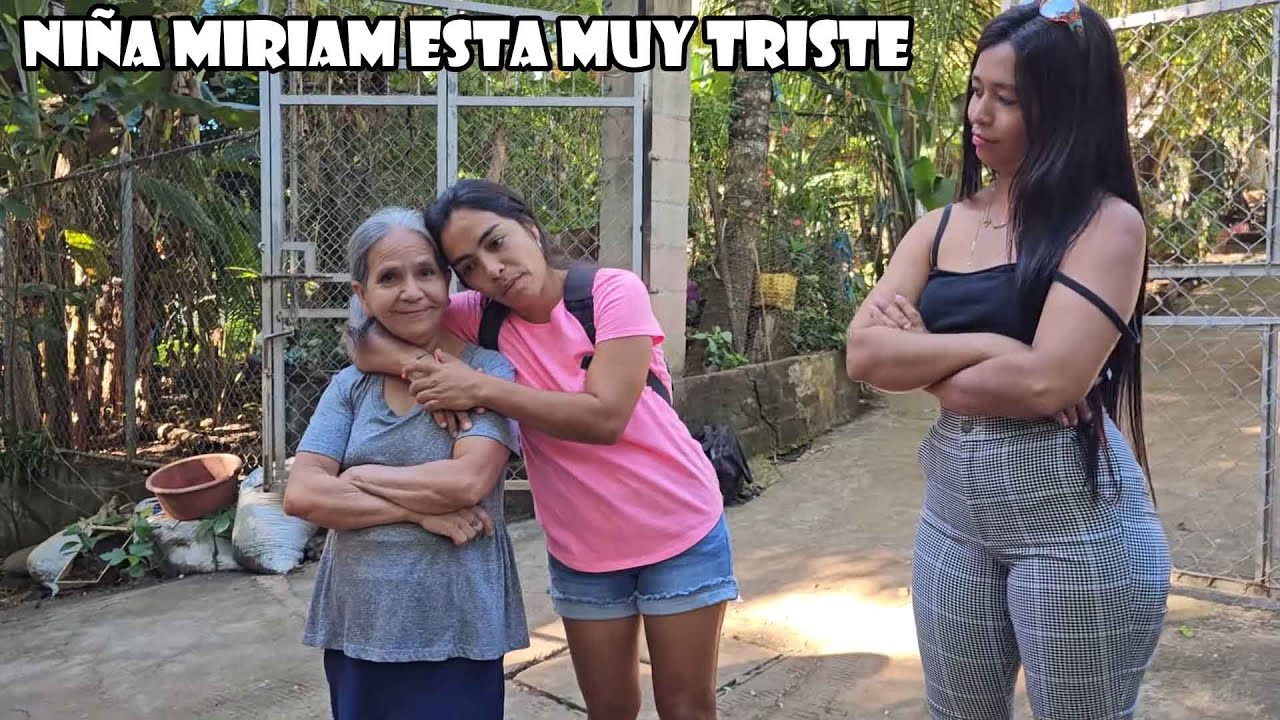 Niña Miriam llora por la despedida de su hija.