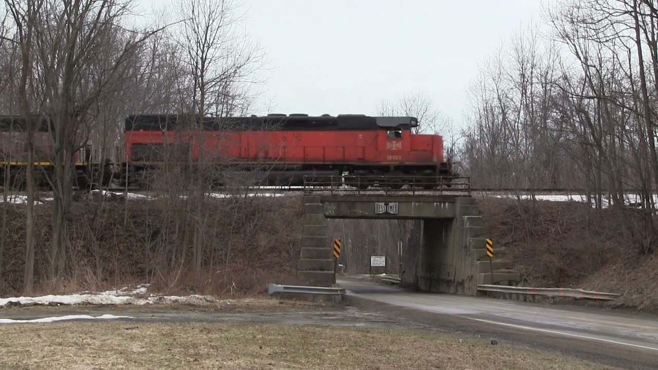 B&LE 901 heads south over the Route 6N overpass