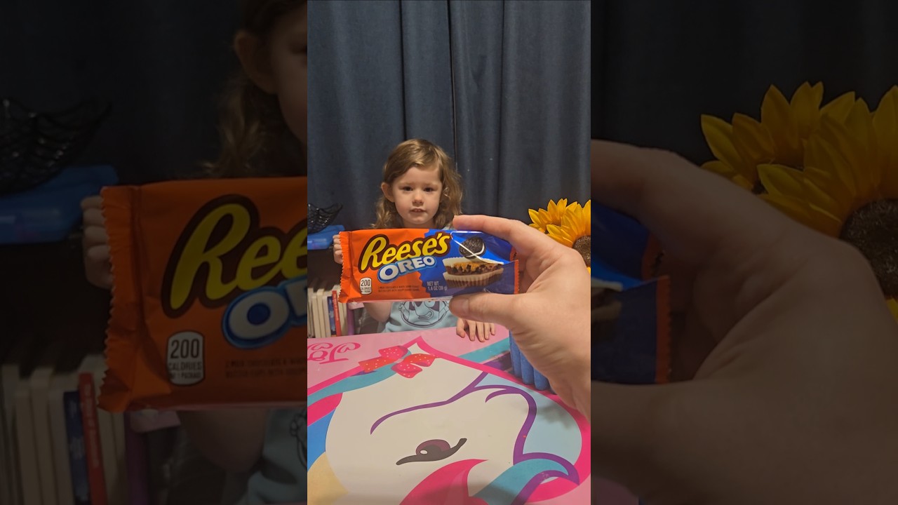 Скаджи пробует чашечки с арахисовым маслом Reese Oreo!