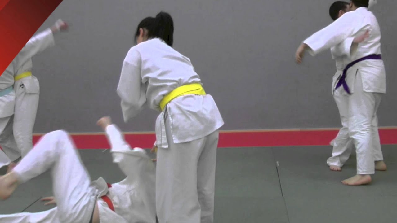 Jiu Jitsu - demonstrating The Jitsu Foundation training and art