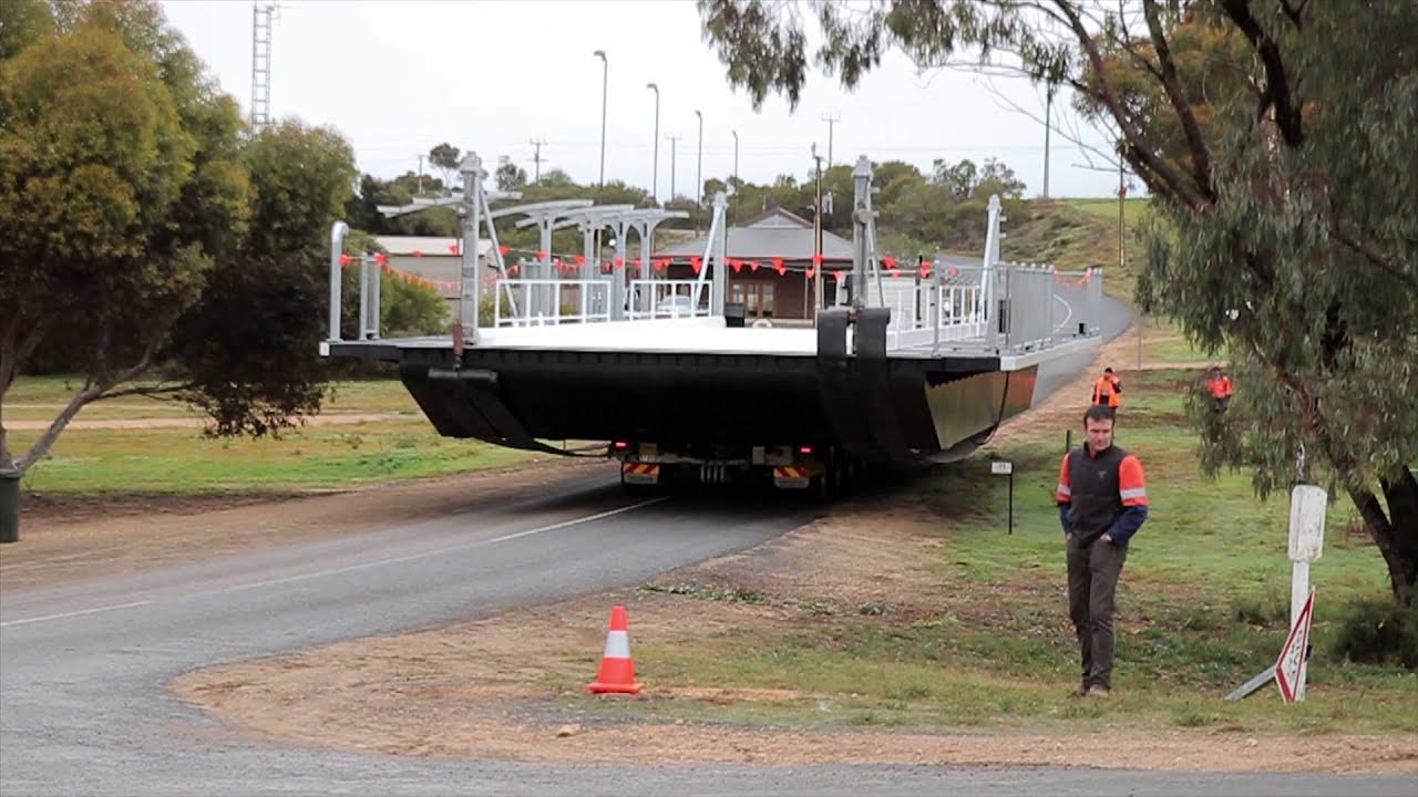 Steel-hulled ferry Hull launch, Bowhill