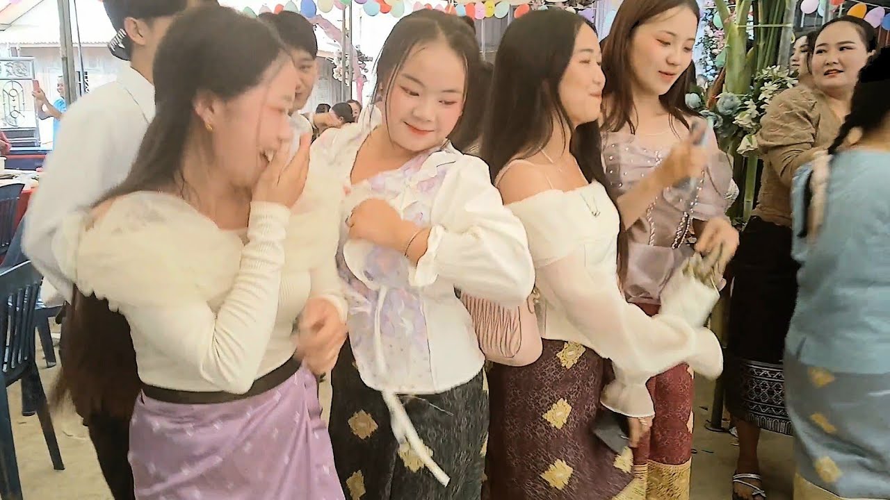 Nkauj dance ເສບສົດ tshua pov hawj hu tsav muas thoj.Nce tsev tshiab nyob Zos ຫັວຍອົດ Pham poob.2024