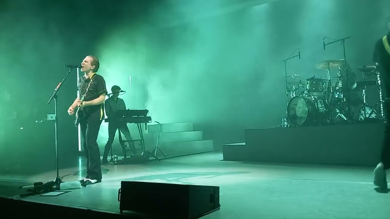 Walk Away - Franz Ferdinand (10th March, Portsmouth Guldhall, 2026)