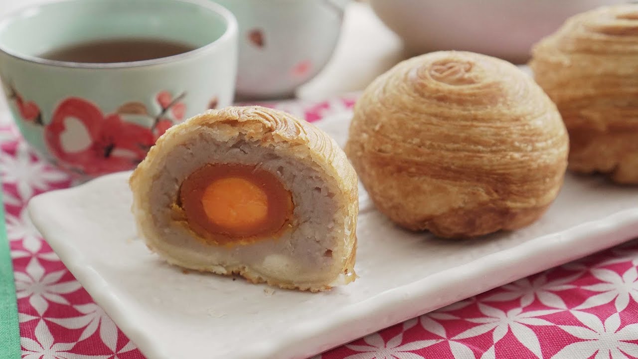 Flaky Yam Mooncake