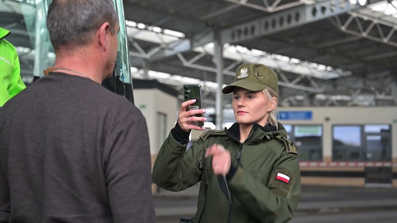 Polsko-ukraińska granica. Zamiast stempli w paszportach, odciski palc&oacute;w i zdjęcia podr&oacute;żnych