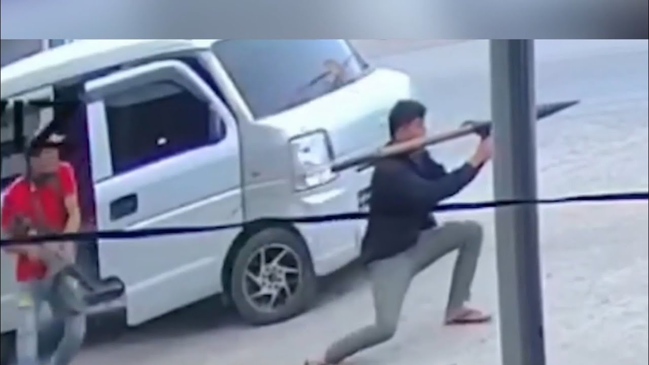 Footage shows man firing RPG in attempt to kill mayor in Philippines