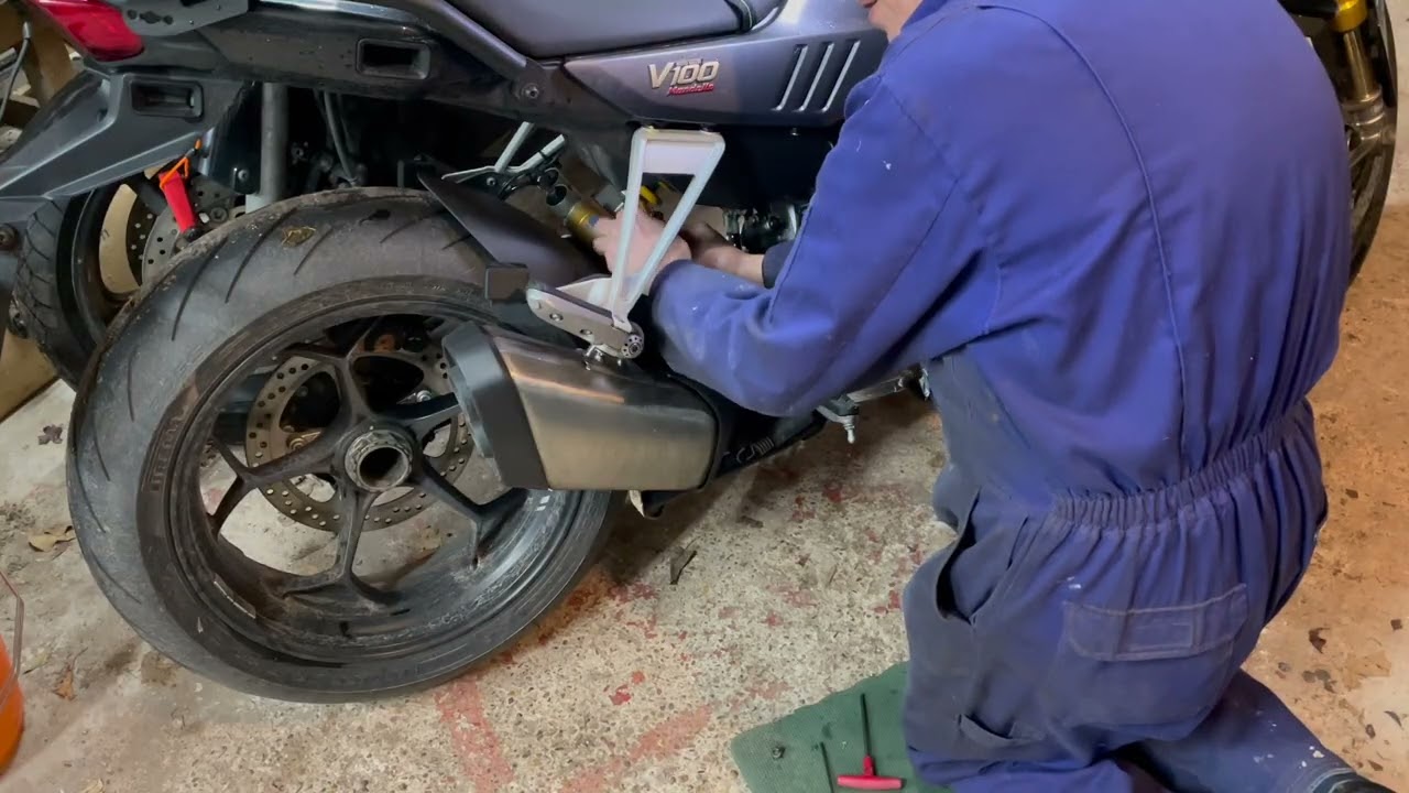 Fitting Pyramid rear hugger to MotoGuzzi V100 Mandello