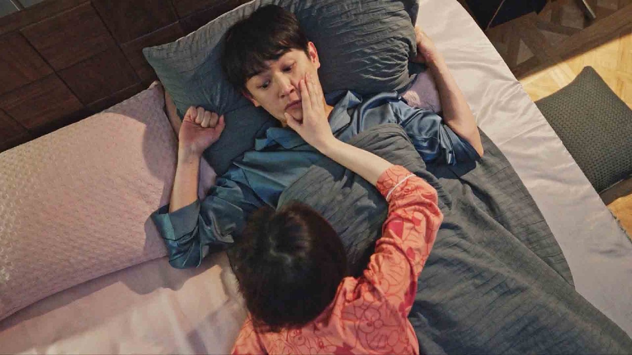 💞【MOVIE】霸總醒來，竟發現身上趴著一個女孩，他嚇傻了！ #好看中国电视剧 #爱情