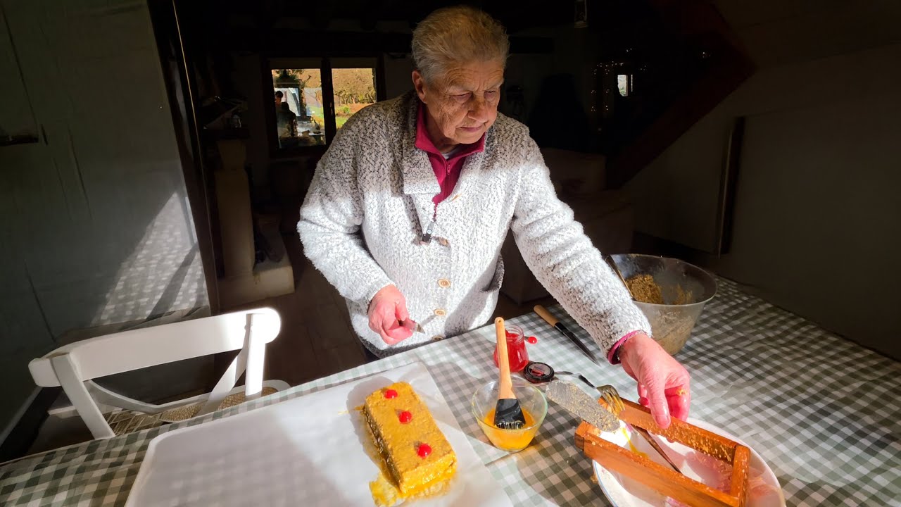 Cómo se hace el turrón de nuez lebaniego tradicional por Mercedes.