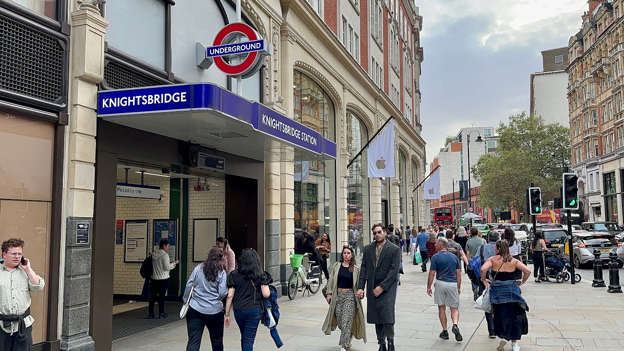 London Autumn Walk - 2023 | Walking The Most Expensive Area of London | Knightsbridge to Belgravia