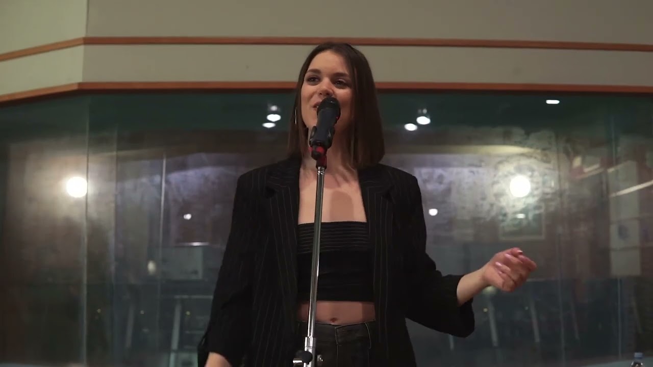 Lara Demarin - COME ON OVER (live cover)