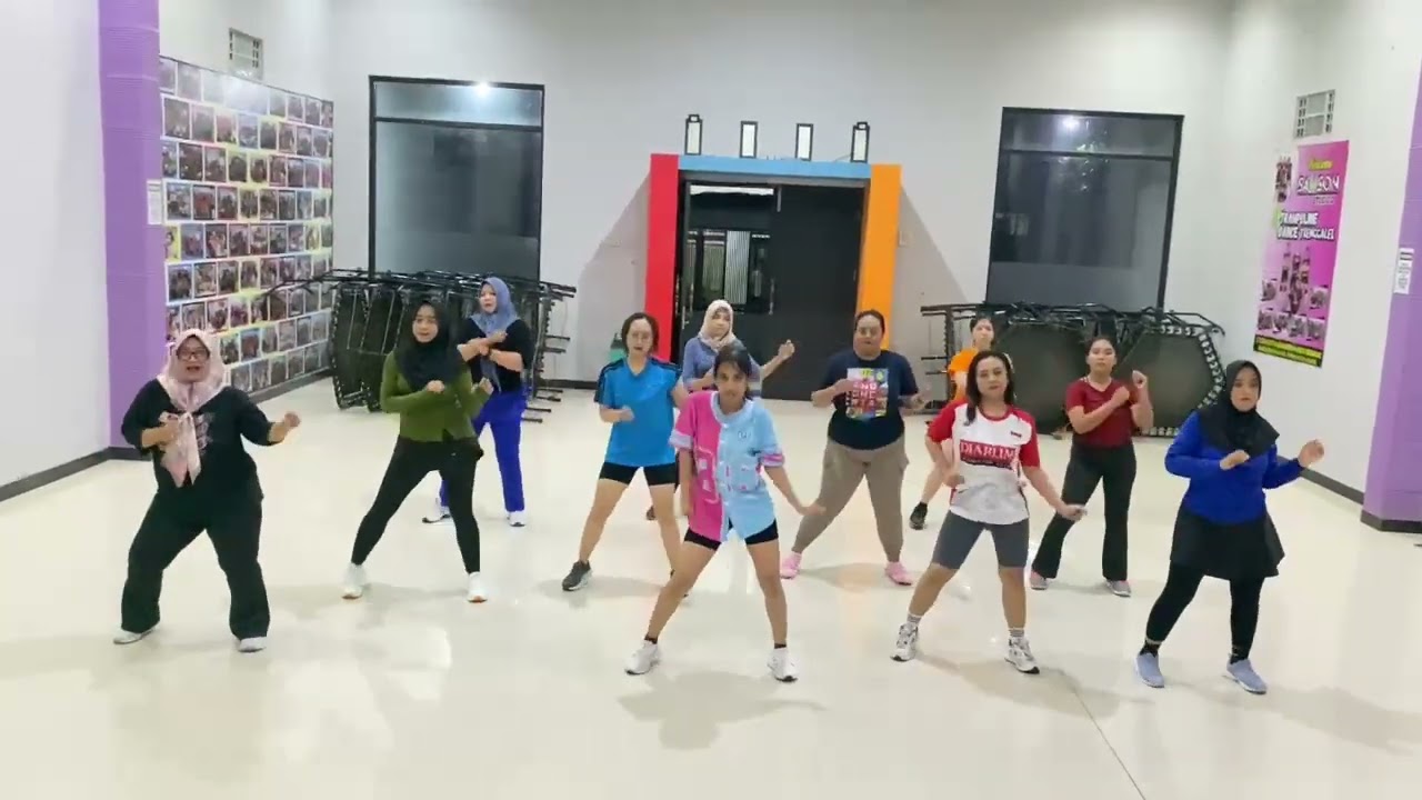 Aero dance bersama Kak Anggia Eka... 