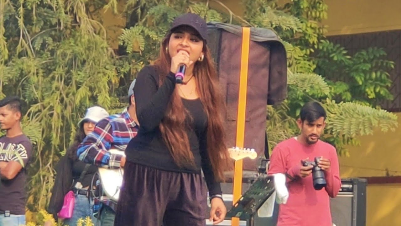 Sun Raha Hai Na Tu❤️Arunita Kanjilal Live | DCH College Social 2025 | Dakshin Barasat College Social