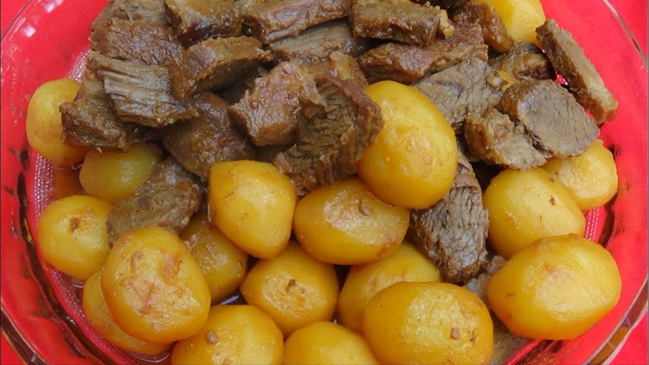 CARNE ASSADA COM BATATAS CORADAS FEITO NA LENHA!