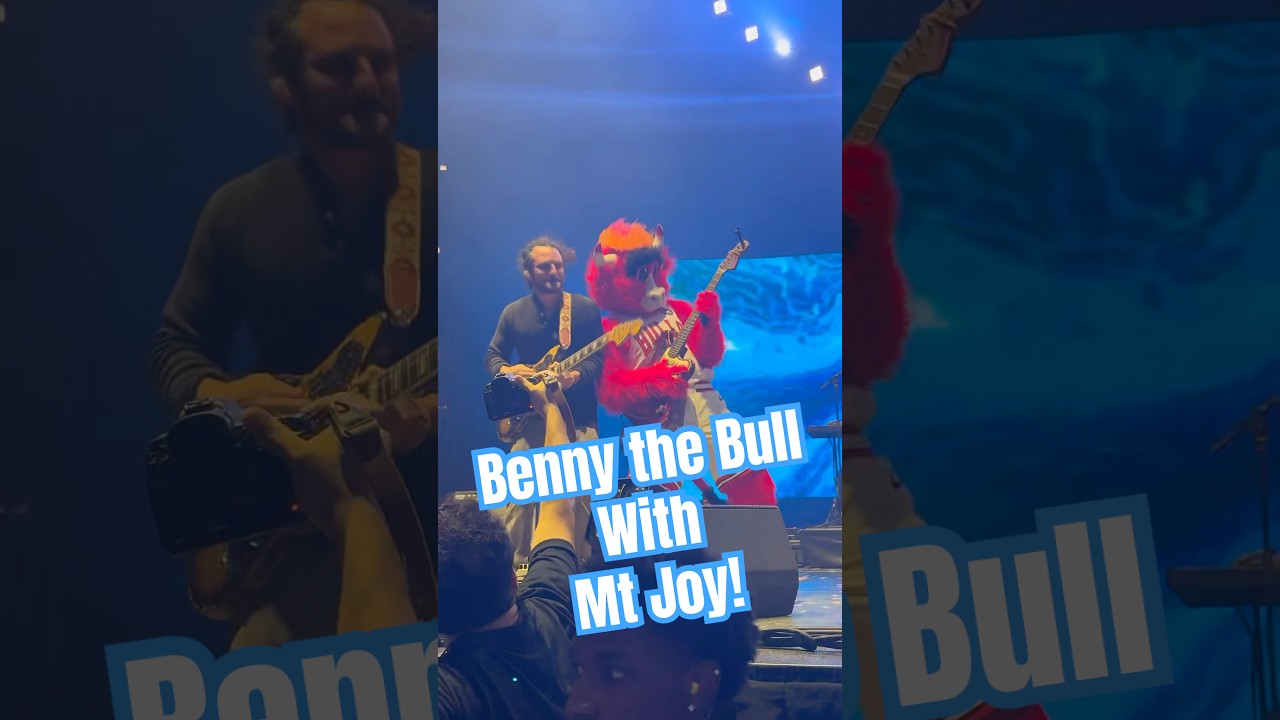 Mt Joy brings out Benny the Bull at the United Center!  