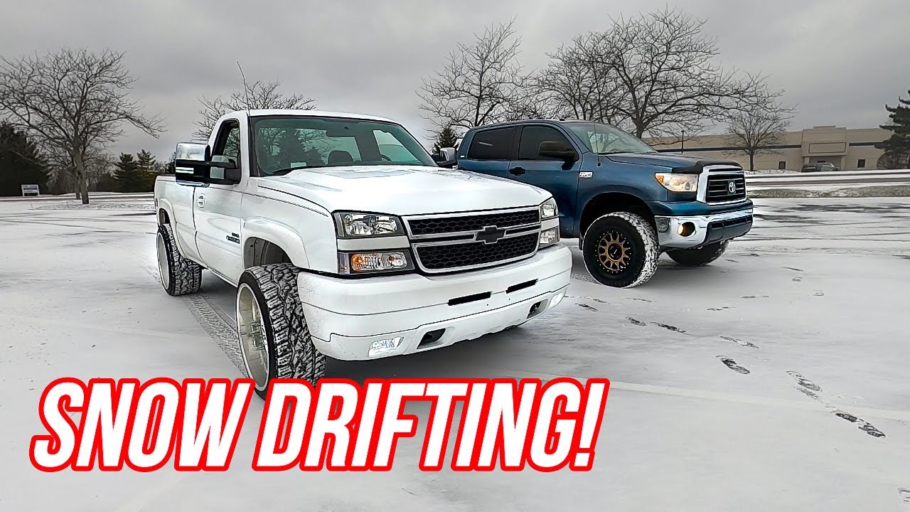 Дрифтинг на снегоходах Duramax и Toyota на ограничителе оборотов.