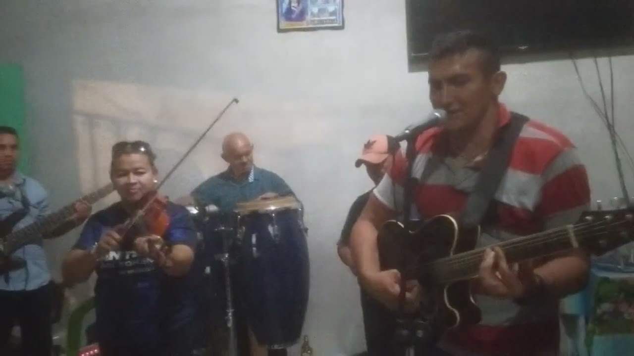 que bonito Hernández band