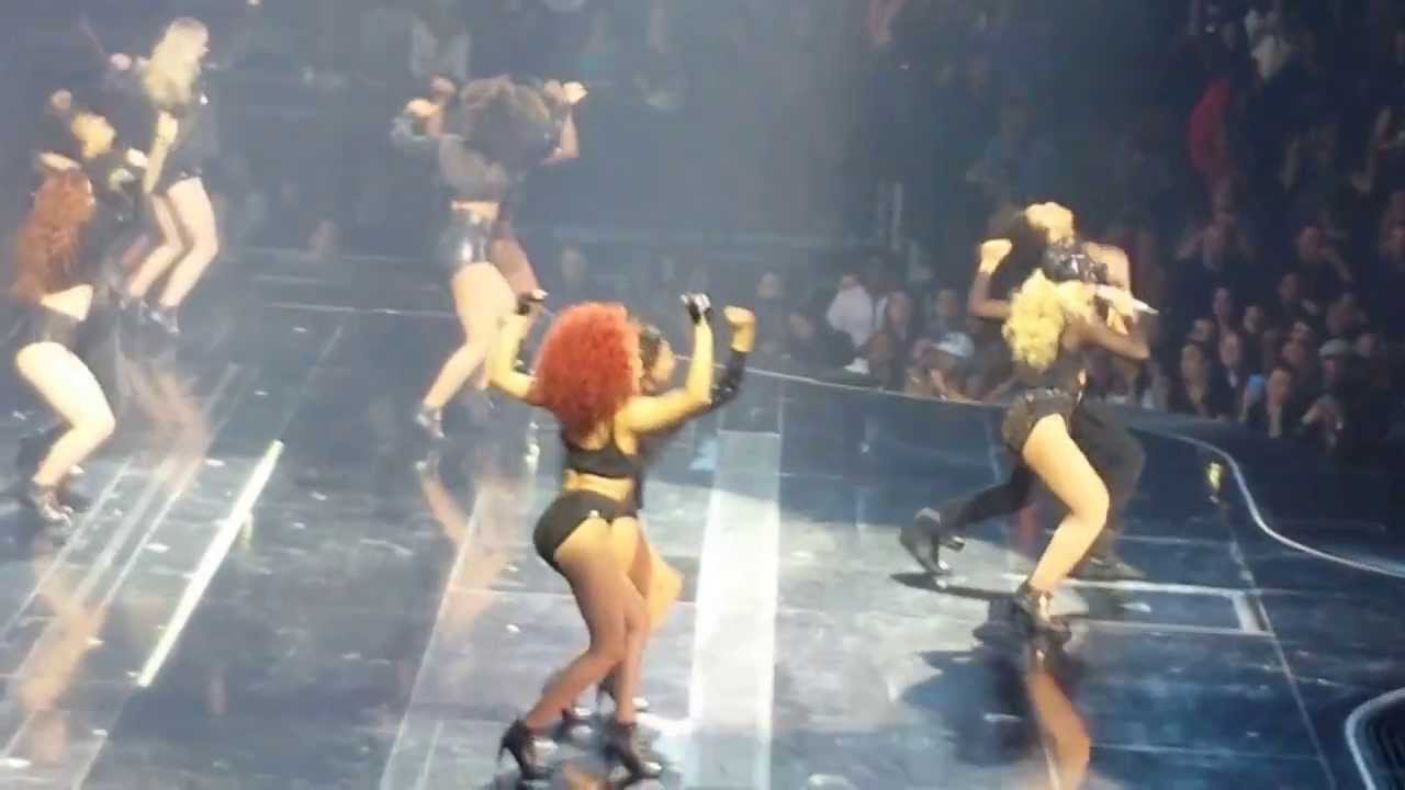 Beyonce LIVE in Chicago December 13, 2013