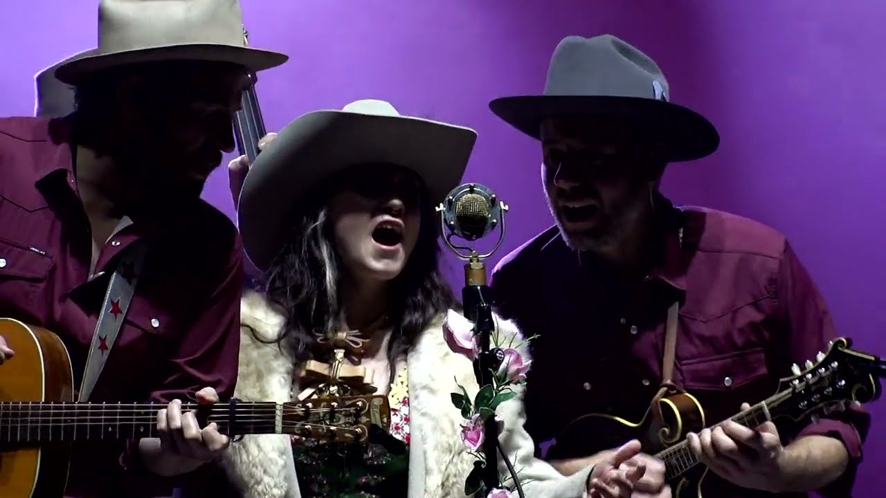 Sierra Ferrell honors Gordon Lightfoot 