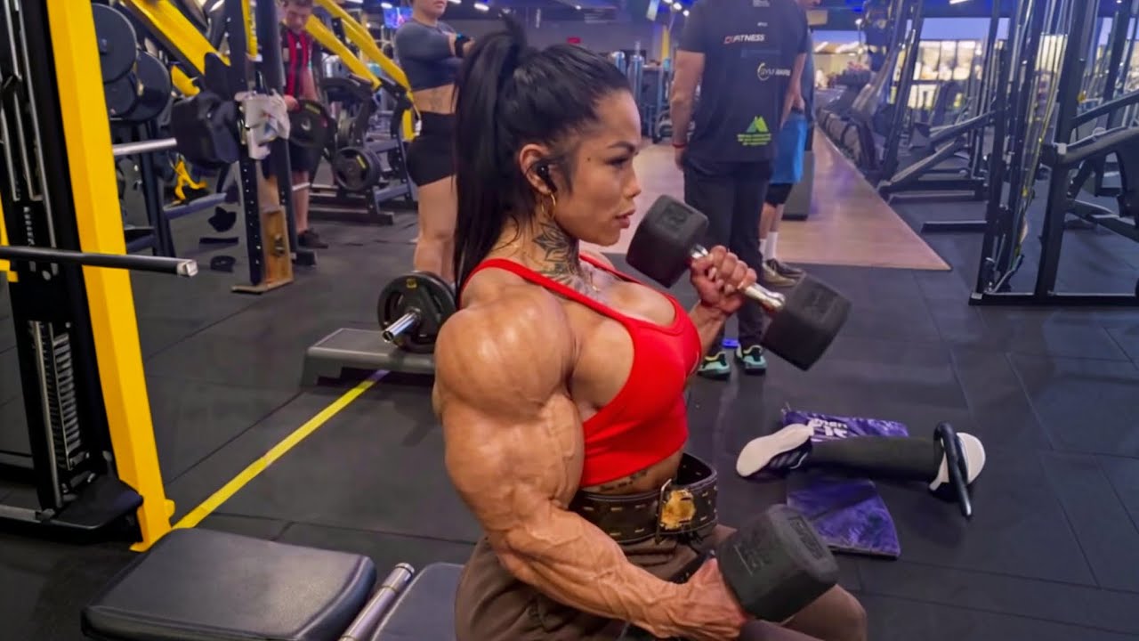 🔥 Lubra Zilfit Female Bodybuilder | Massive Arms & Gym Motivation
