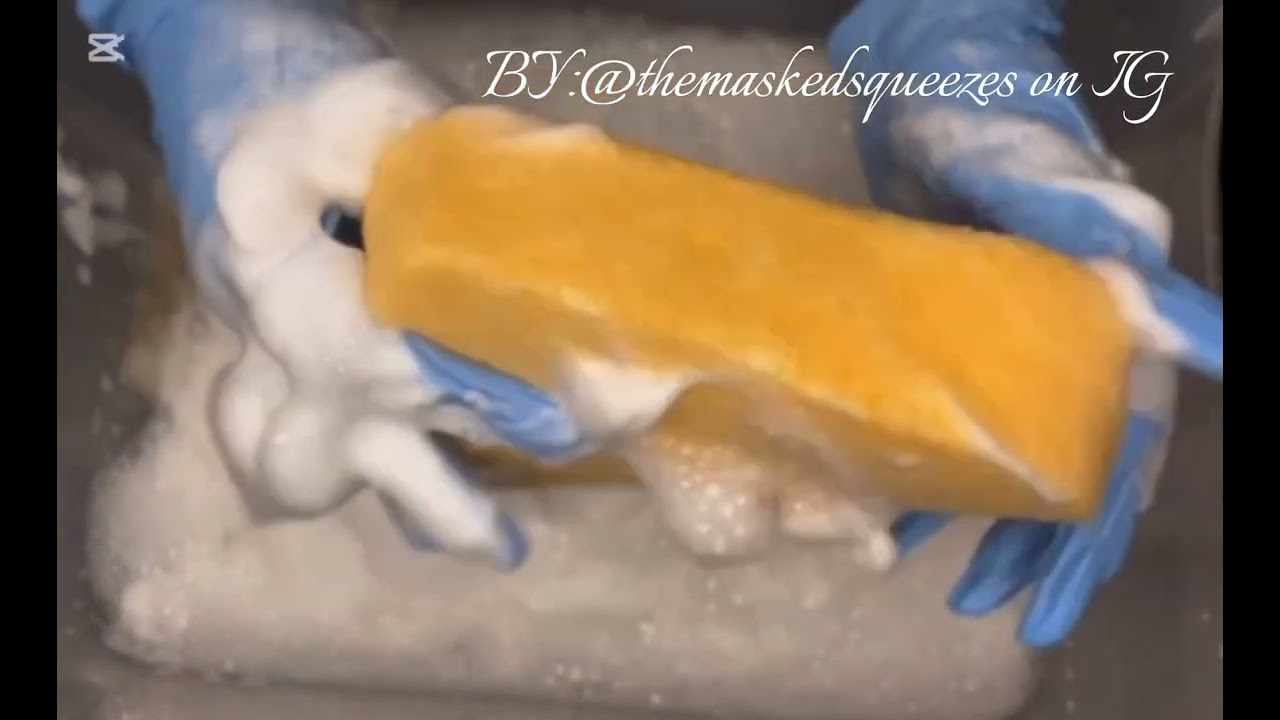 BY:@themaskedsqueezes on IG🧽☁️🫠🫧💛✨🤤#asmr #asmrspongesqueeze #cleantok #fypシ 