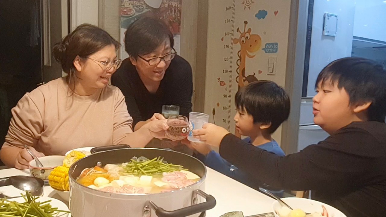 小家庭年夜飯 第一天(要連吃兩天)｜咚5y1m27d 桐11y10m