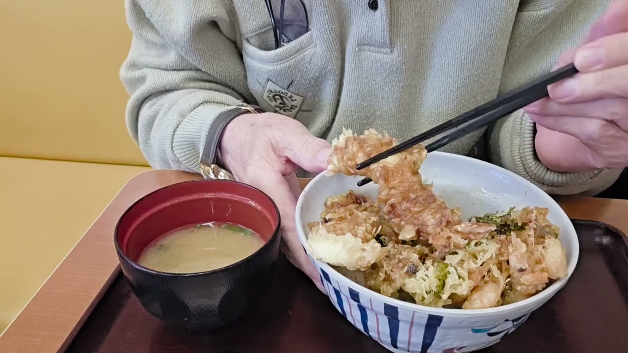 #早春海老天丼　早春海老天丼　１０９０円　鹿児島姫甘えびかき揚げ　メダイ、芽キャベツ、海老、イカ　大垣市寺内町　てんや大垣店　
