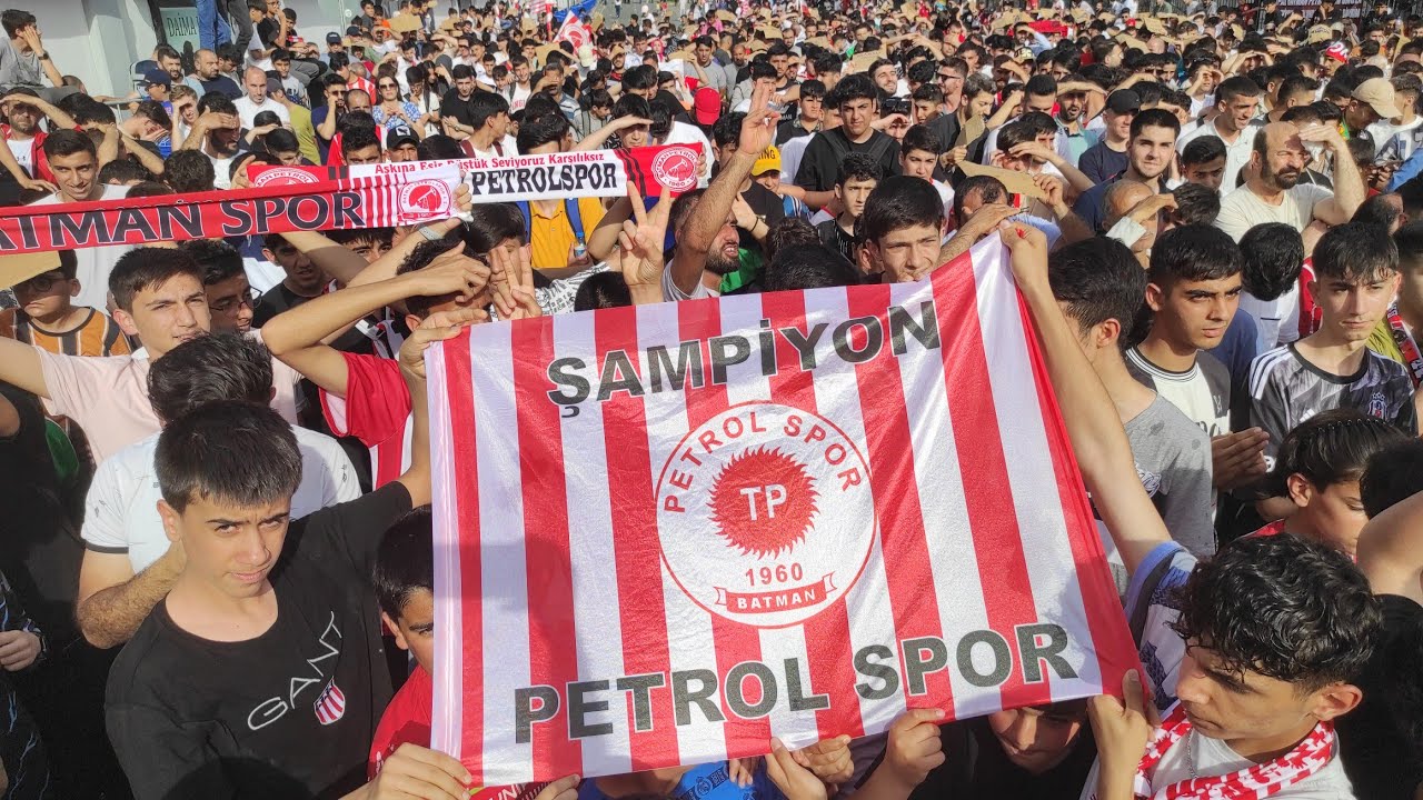 Batman Petrolspor şampiyonluğunu ilan etti kentte onbinler sokağa çıktı