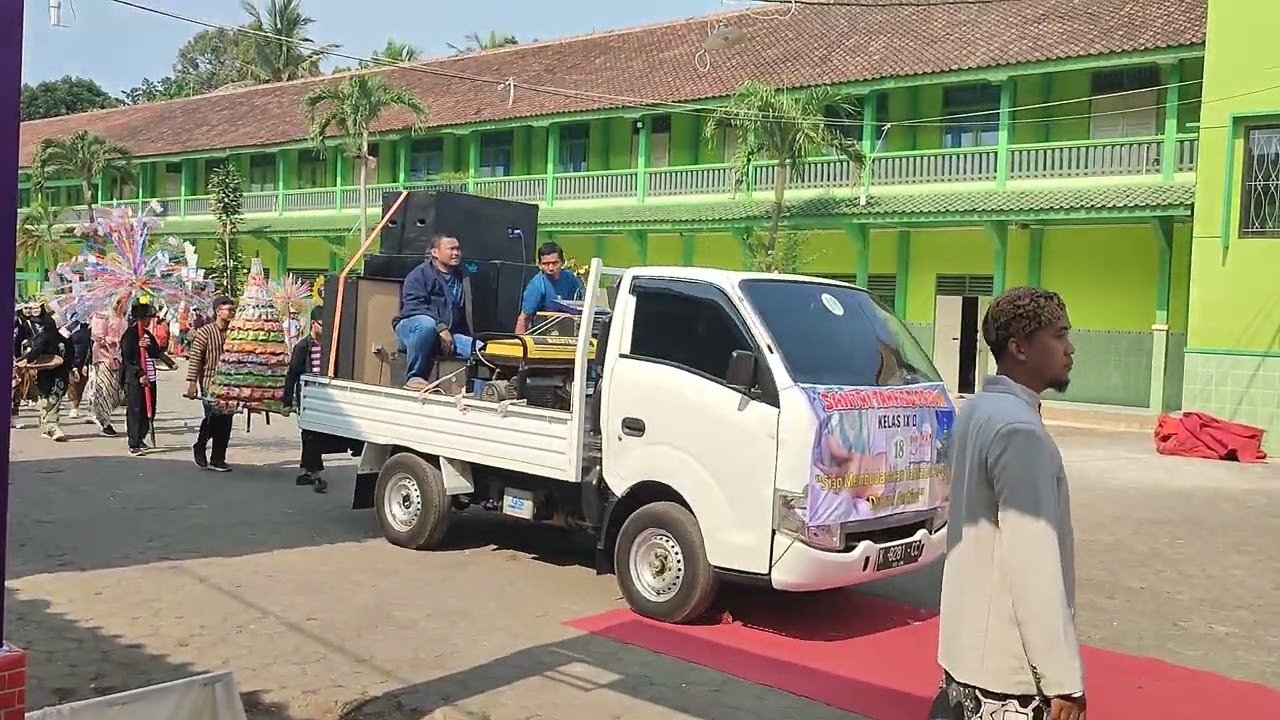 Kirab Budaya Milad MTsN 1 jepara yang ke 43