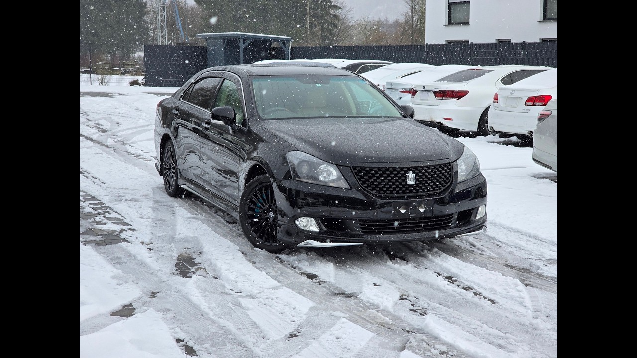 Toyota Crown Majesta URS206