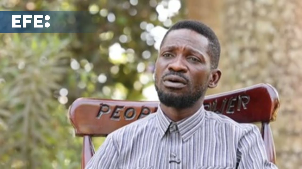 Un helicóptero militar ugandés se lleva al líder opositor Bobi Wine de su casa a la fuerza