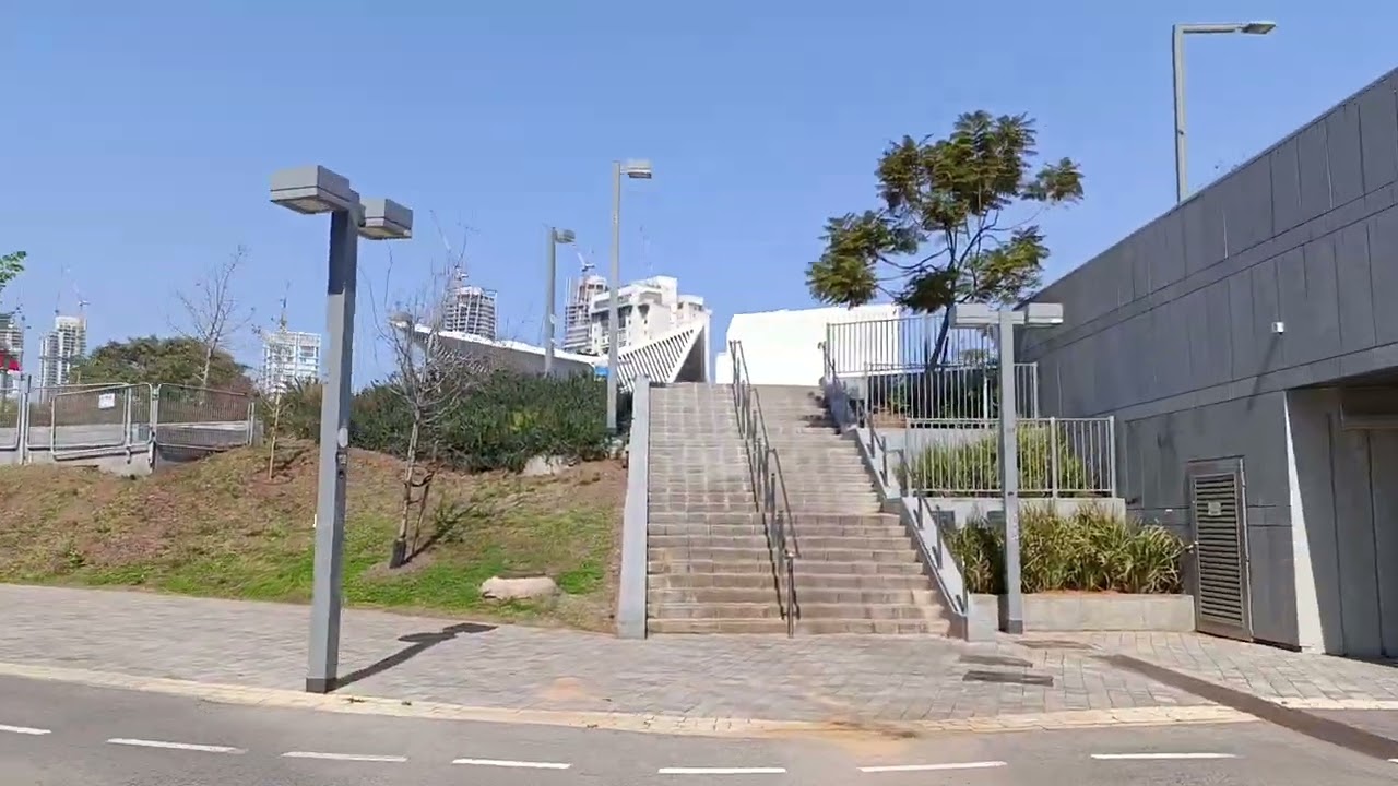 מינהרת אופניים והולכי רגל (מעבר תת קרקעי) ייחודי בתל אביב