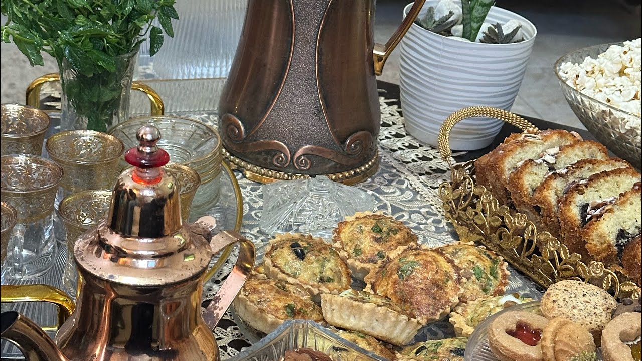 محلاها اللمة❤️☕️مع روسات كايك مربري بنة ☕️😍