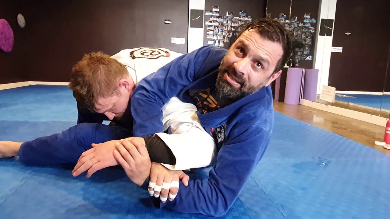 BJJ - Side Control Escape 05 - The Americana Escape