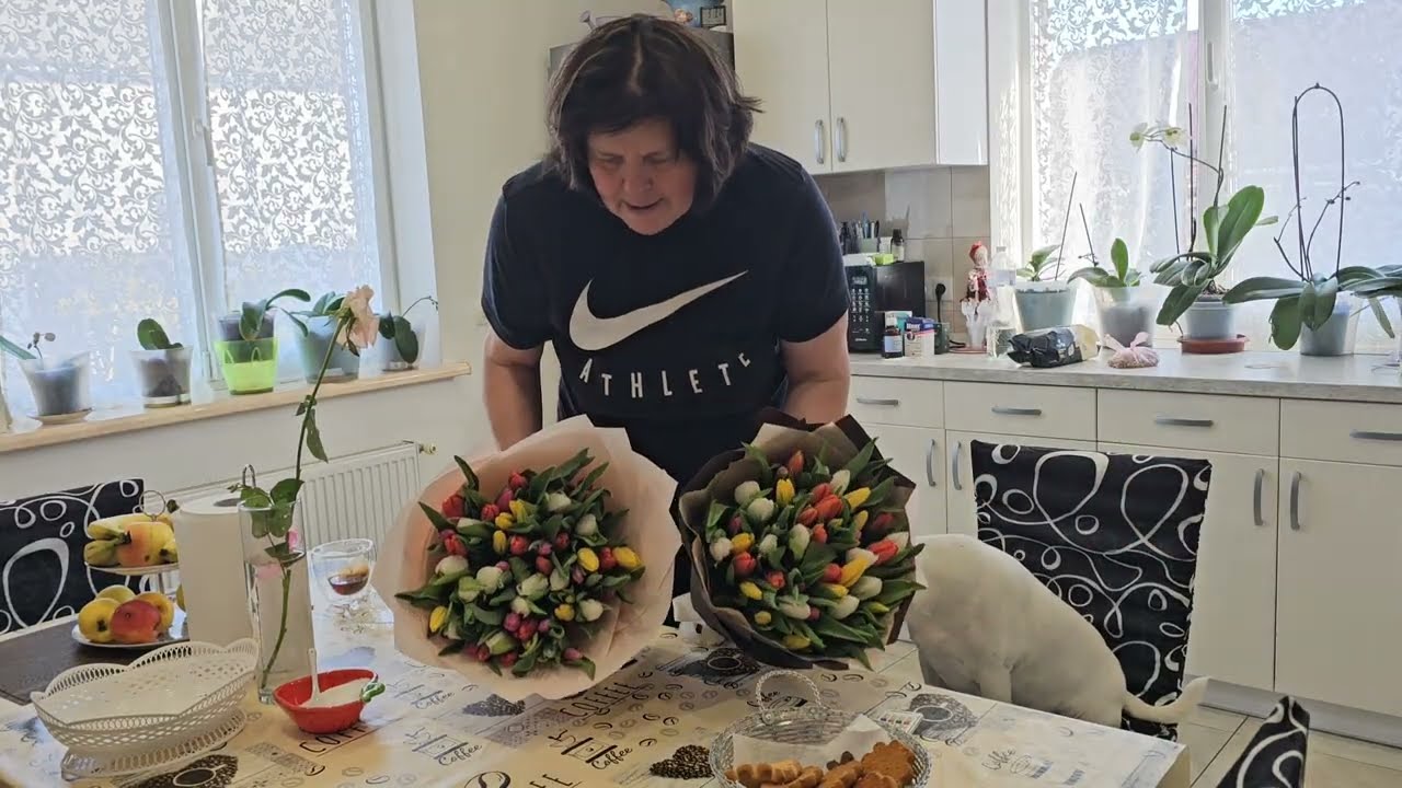 Девчонки поздравляю с8 марта!🌸🌺🌷