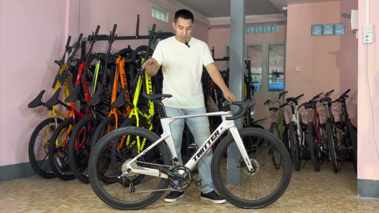 Twitter R10 with Carbon wheels  ( Silver color ) unboxing video