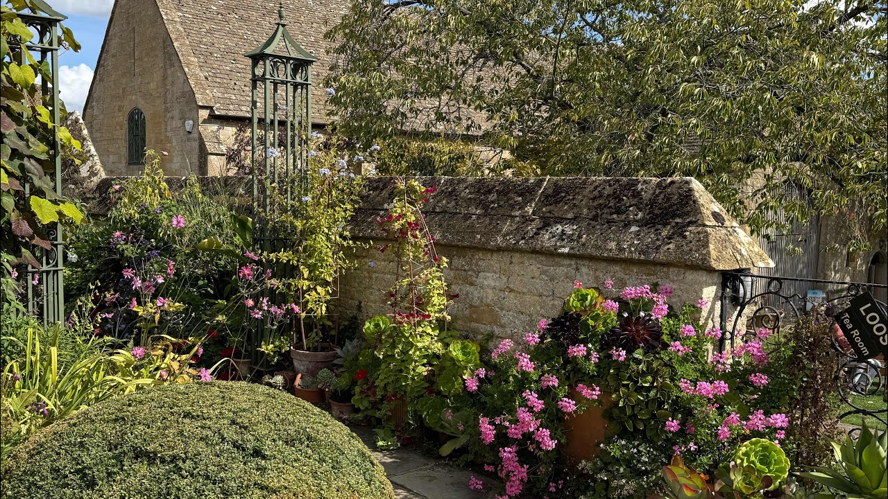Bourton House Garden Visit // Garden Tour Cotswolds Countryside