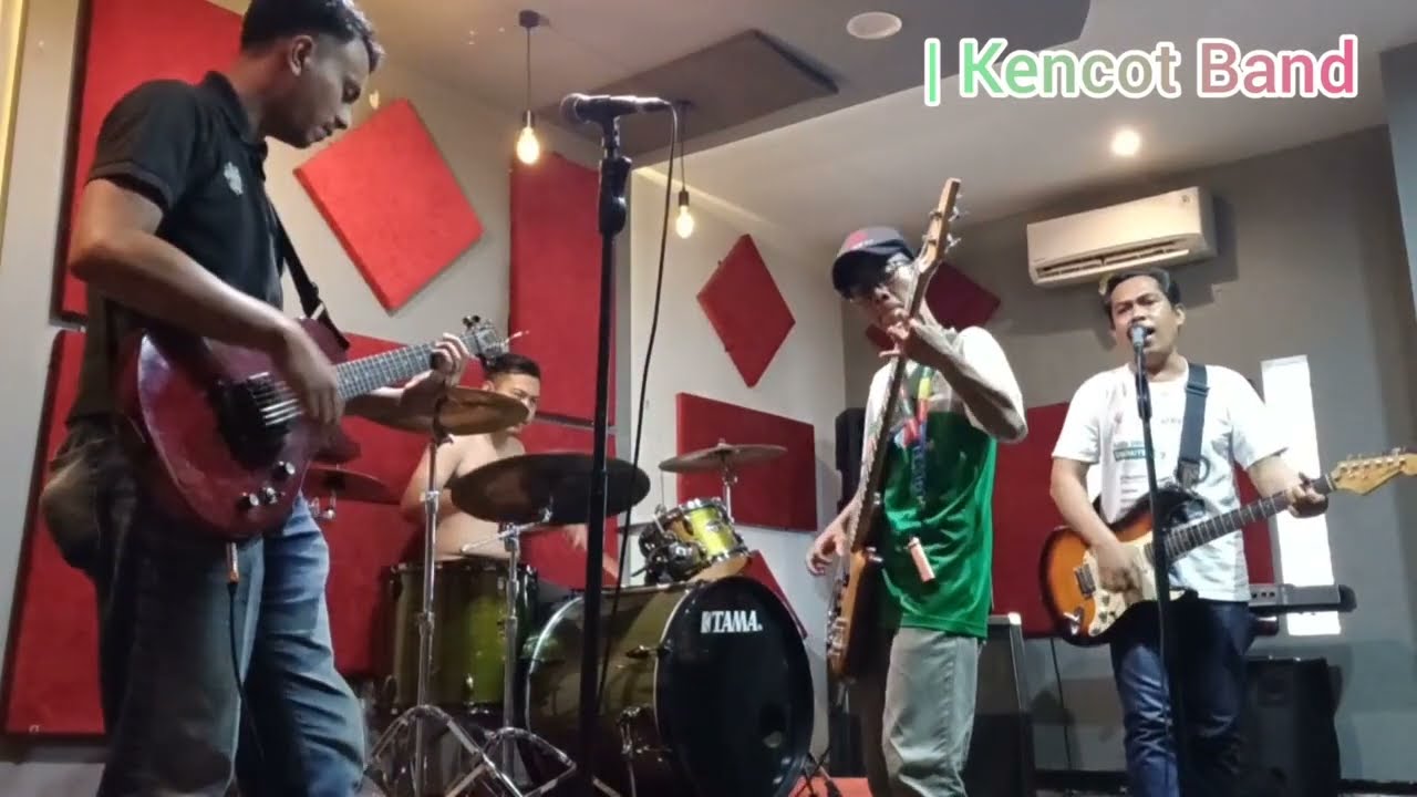 Suasana Latihan Band di Studio VOZ Music Studio | Juli 22