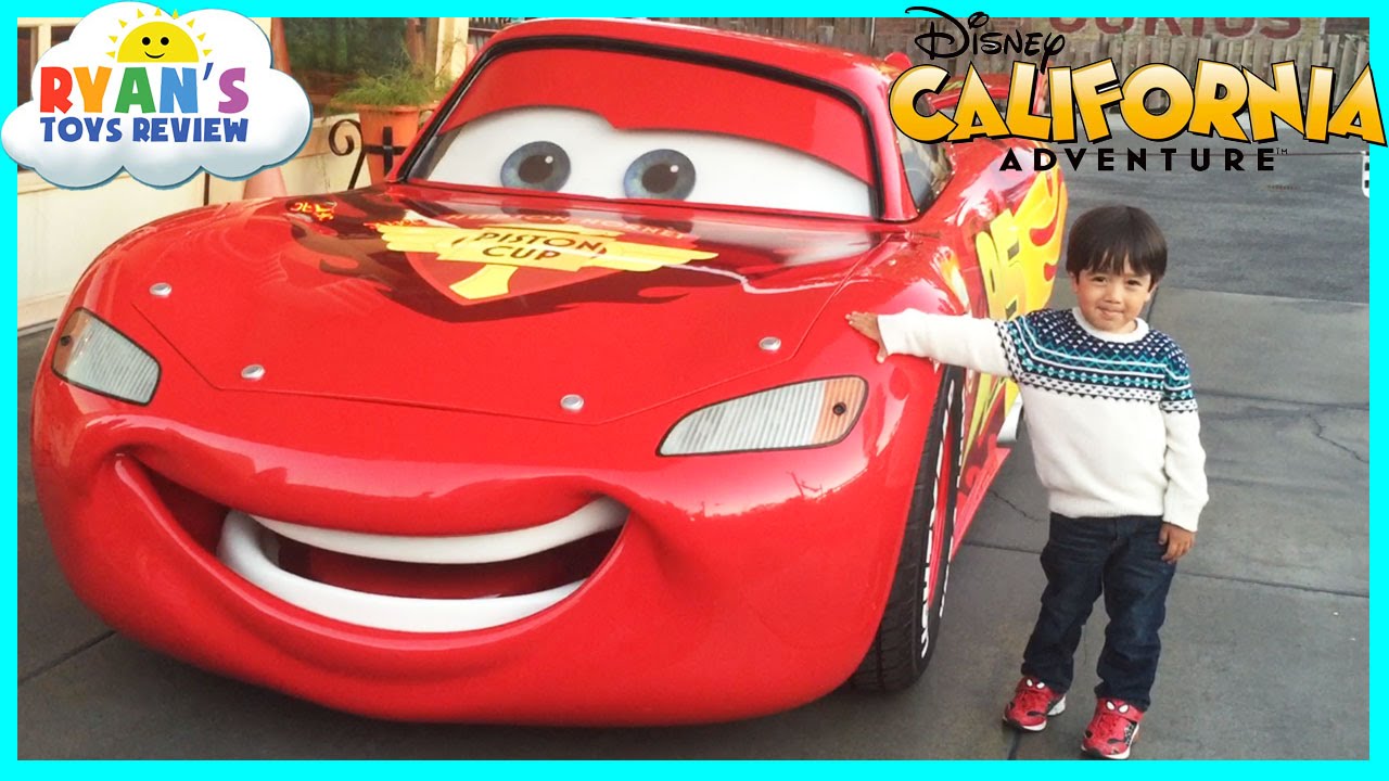 GIANT LIGHTNING MCQUEEN and Amusement Rides for Kids at Disneyland