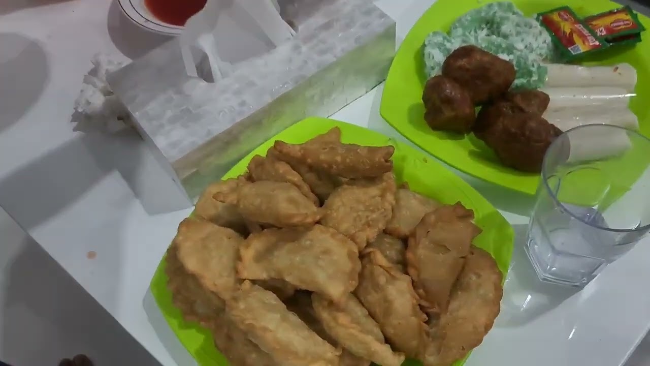 Suasana buka puasa pertama 
