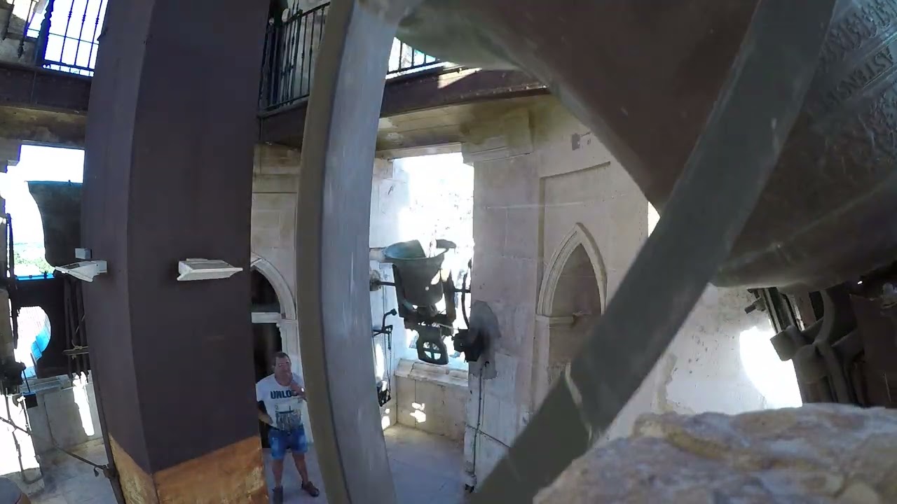 Volteo campana mayor de Xativa desde el costado o eje