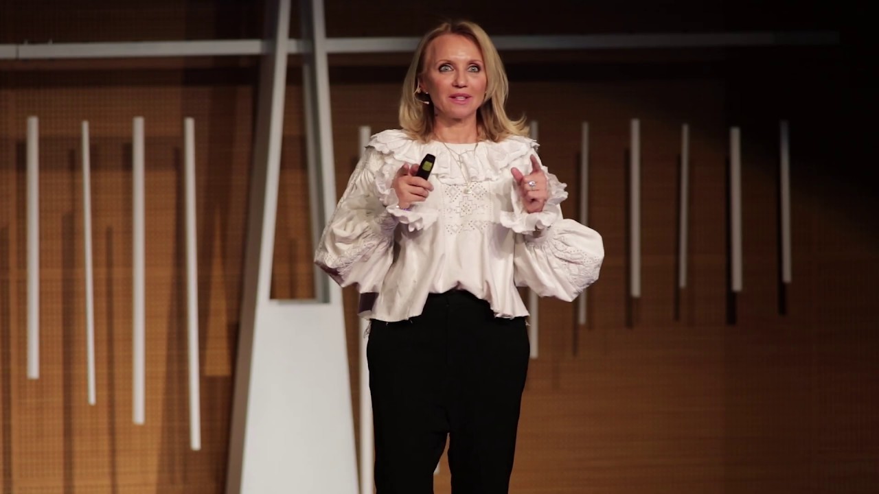 O viață de constructor: de poduri, de inițiative, de oameni | Camelia Șucu | TEDxBaiaMare