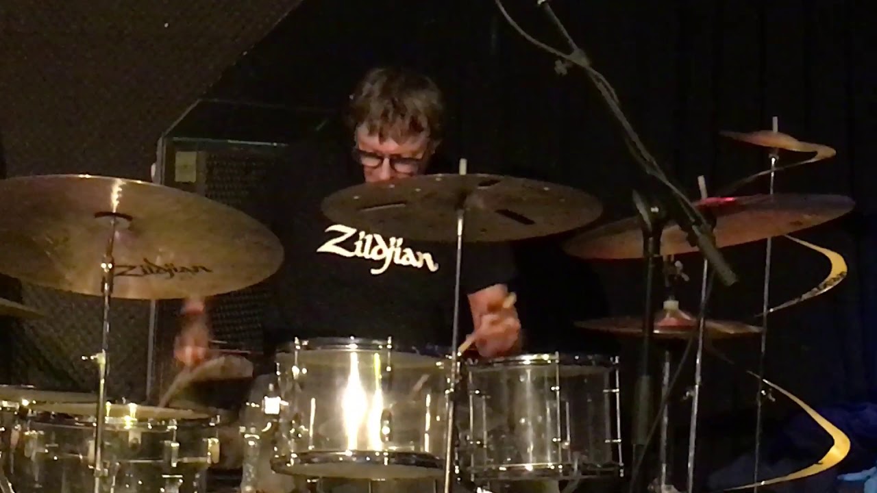 Pierre Courbois speelt een schitterende drumsolo in DJS !
