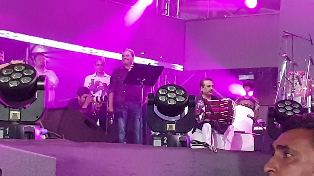Naina Banjaare - Vishal Bhradwaj Live featuring Arijit Singh